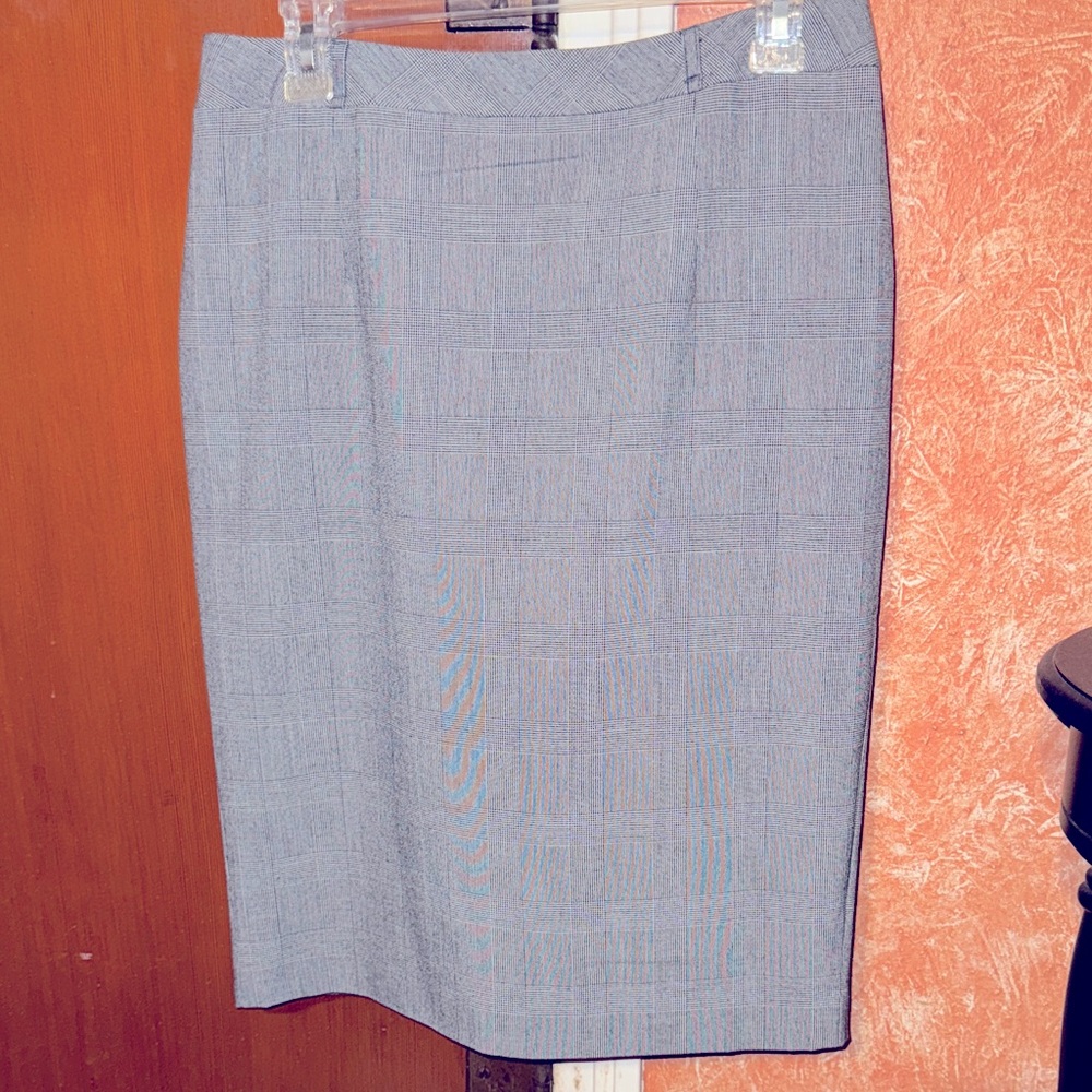Dalia Collection Classic Gray Pencil Skirt